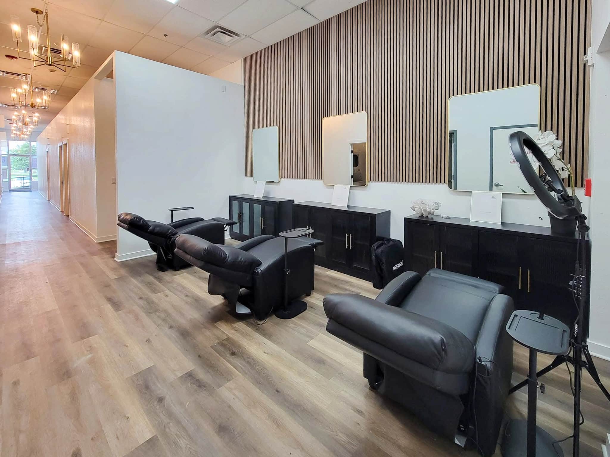 T Salon Suites - Reclining salon chairs